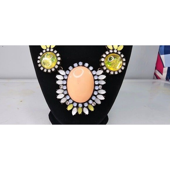 Brass Tone Floral Beaded Statement Necklace Omega Chain 18"L - Picture 4 of 5